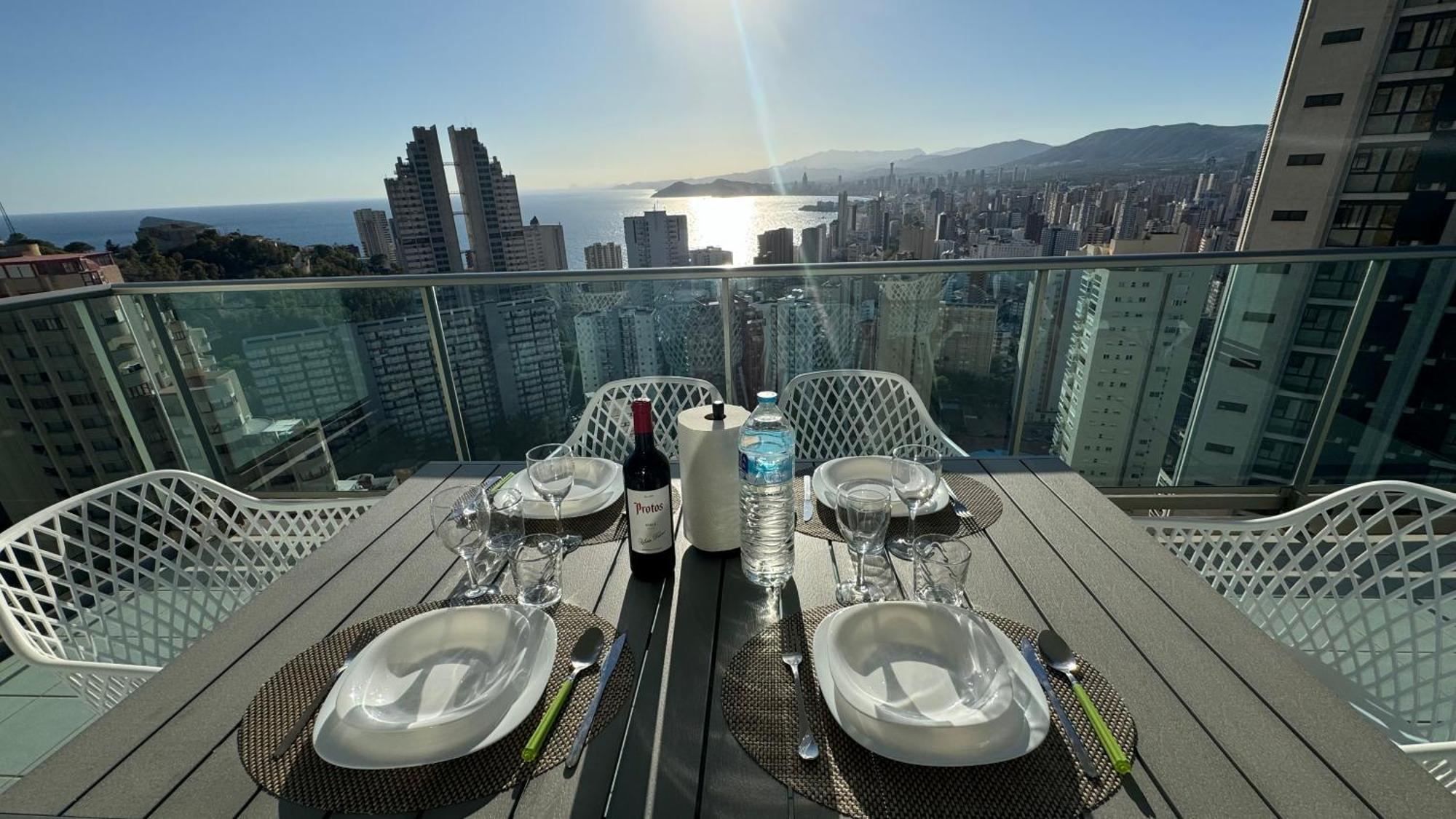 Highrise Apartment With Stunning Views From Private Balcony 85 Benidorm Extérieur photo